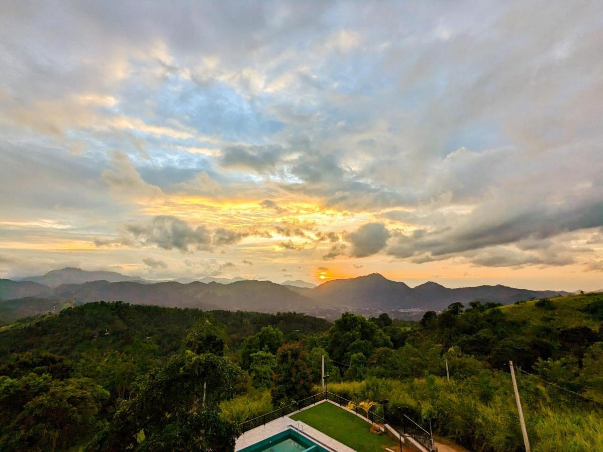 The Aurelia Hotel Gampola Ngoại thất bức ảnh